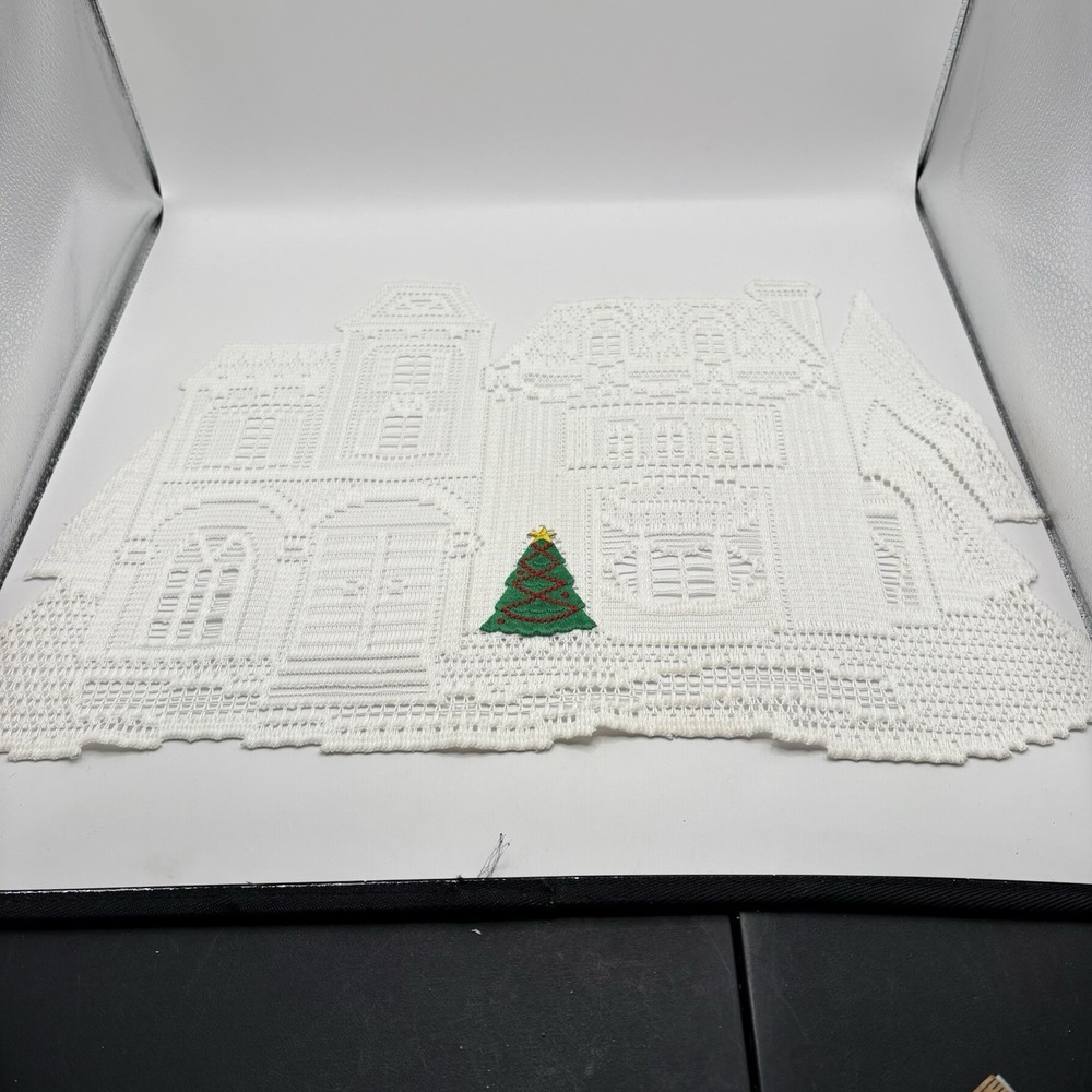 Beautiful Heritage Lace Doily Placemat Crisp White Christmas Tree House 12"x18"